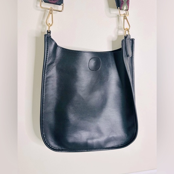 Vegan leather messenger bag - Picture 2 of 6